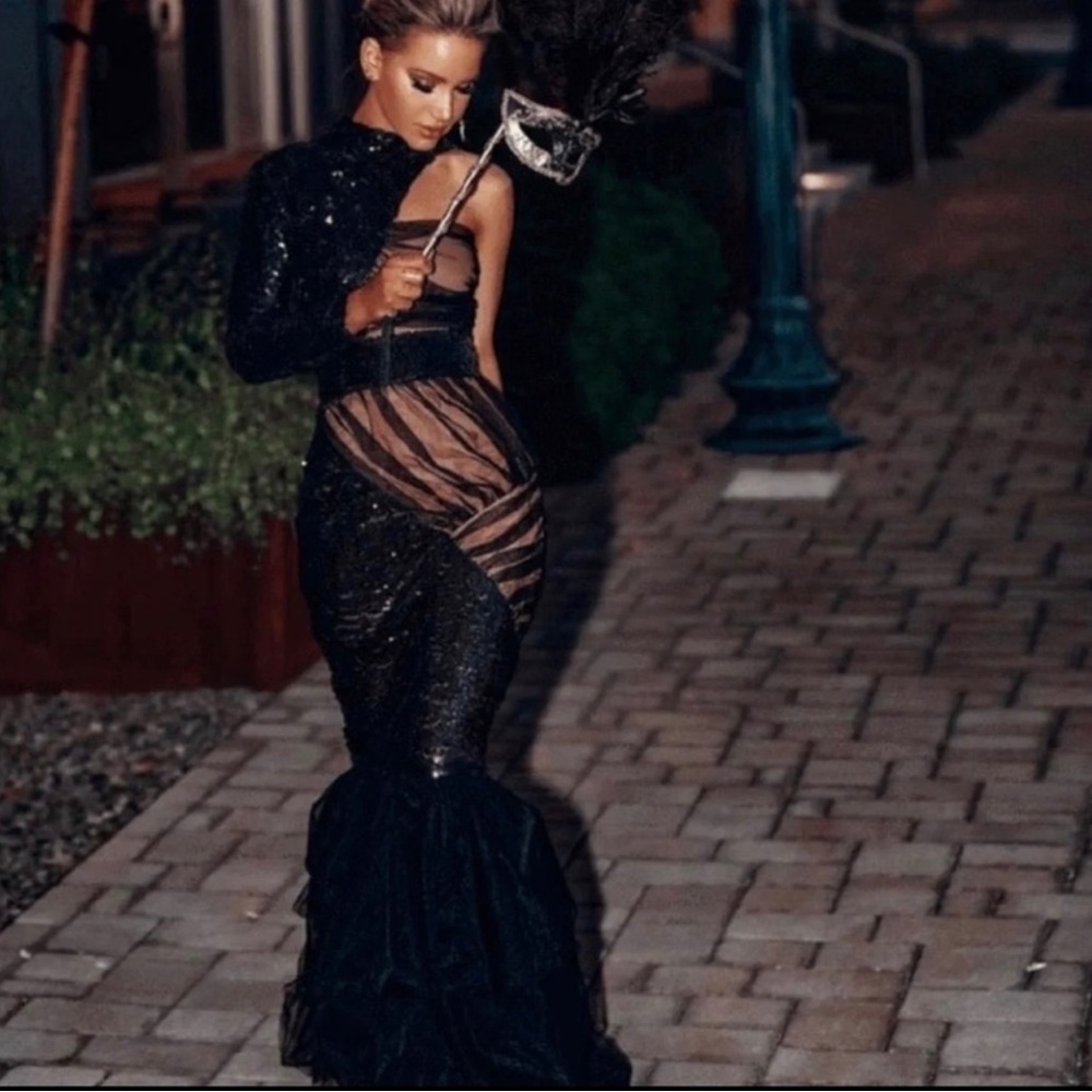 Catwalk connection MARLIN BLACK CUTOUT MAXI DRESS